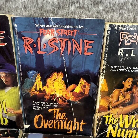 ✅Mixed Lot of 19- 90's VTG R.L. Stine Books Fear Street & Other Horror Halloween - Picture 6 of 16